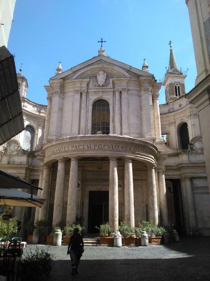 Piazza Del Fico, Al Centro Di Roma